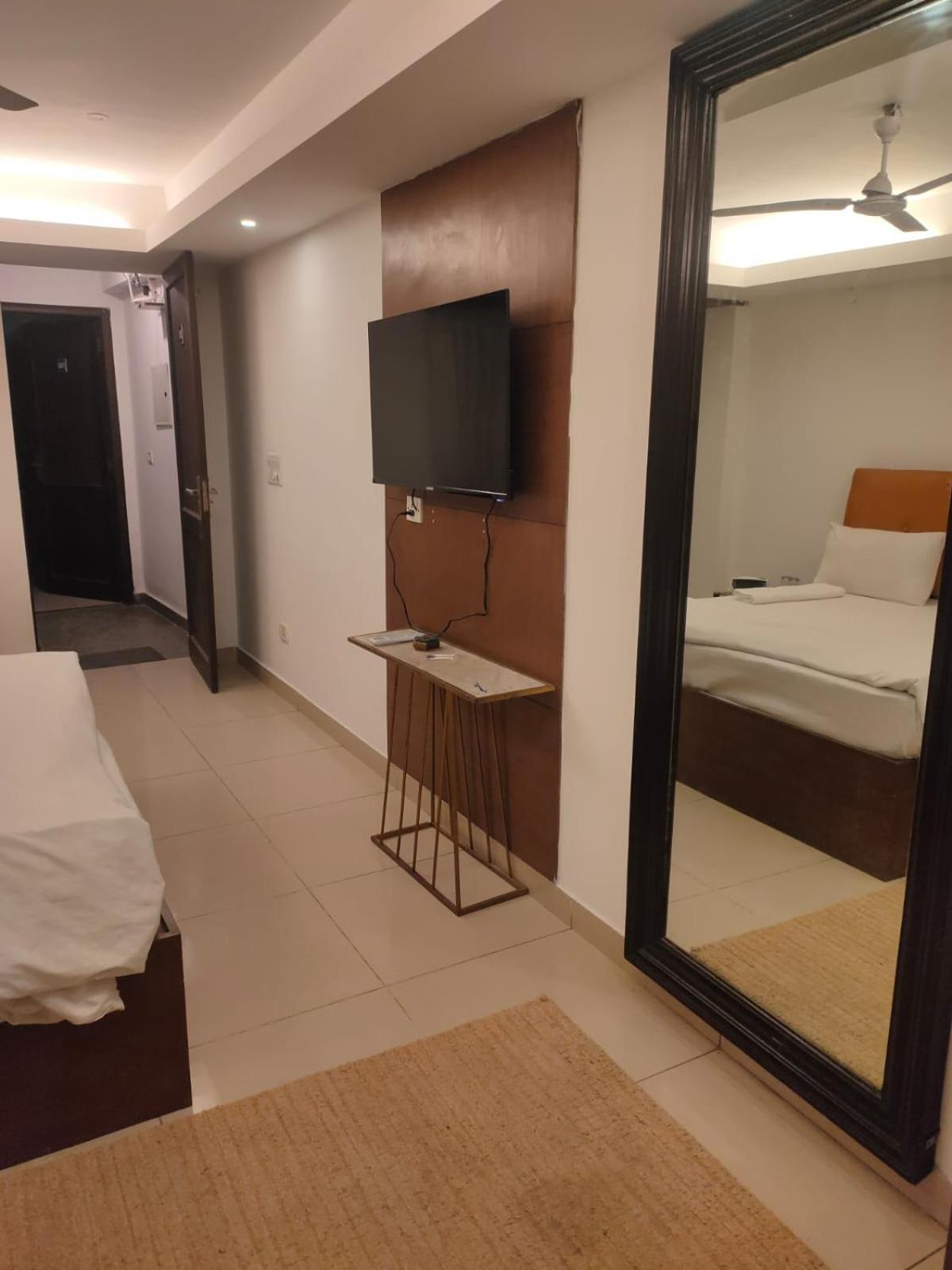 Hotel Blueberry New Delhi Exterior photo