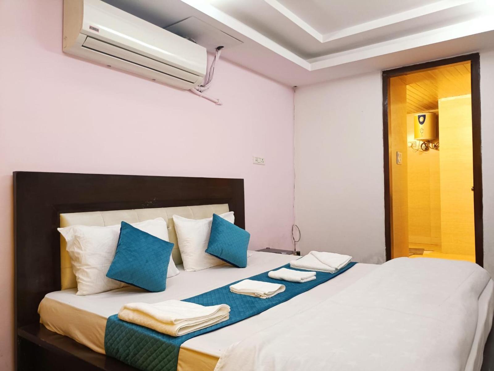 Hotel Blueberry New Delhi Exterior photo